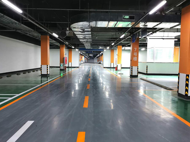 人(rén)車(chē)分(fēn)流設計(jì)地(dì)下(xià)車(chē)庫采用(yòng)彩色環氧樹(shù)脂地(dì)坪